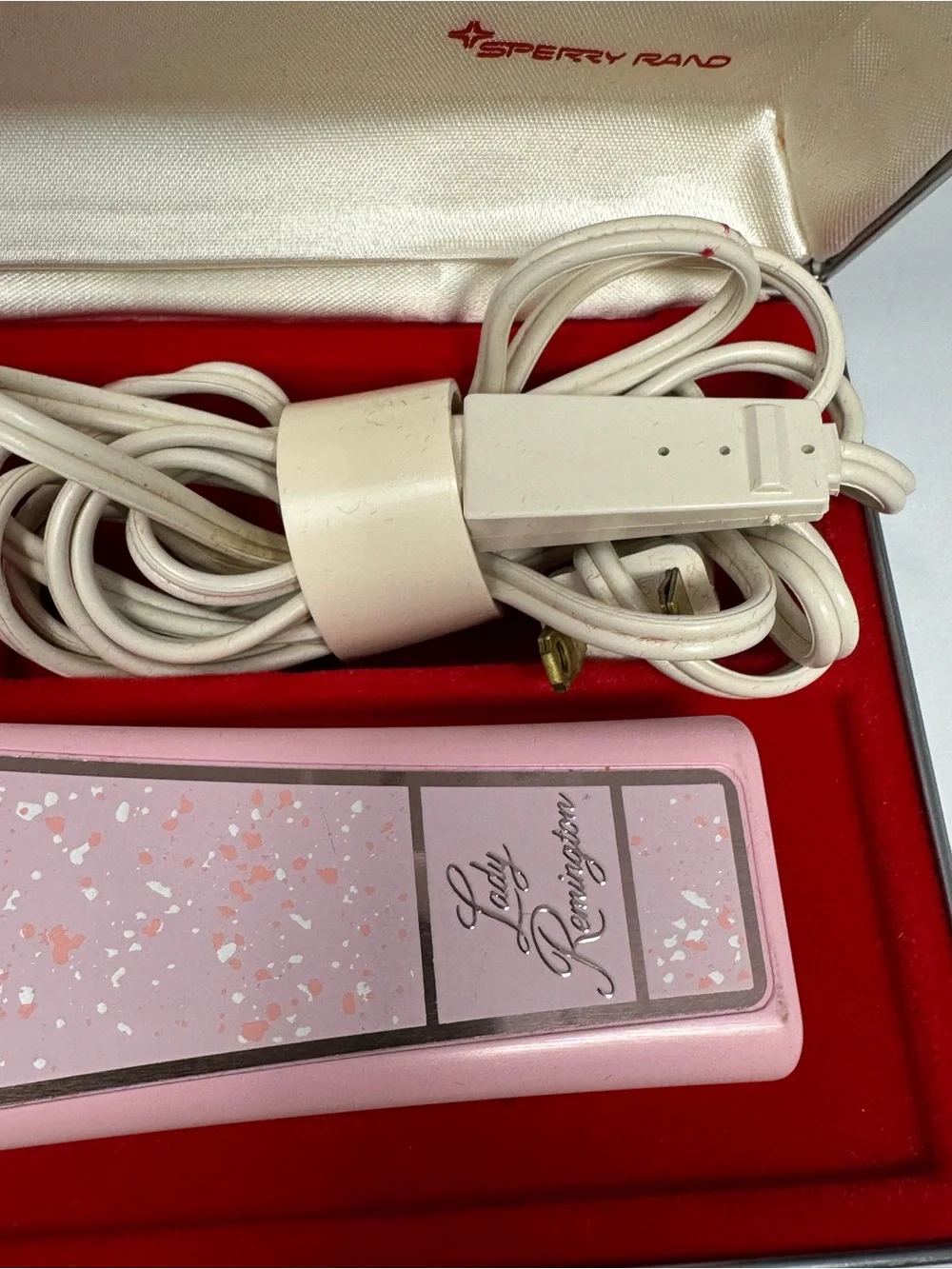 Vintage Lady Remington model LR-70M confetti pink shaver original case 2 heads